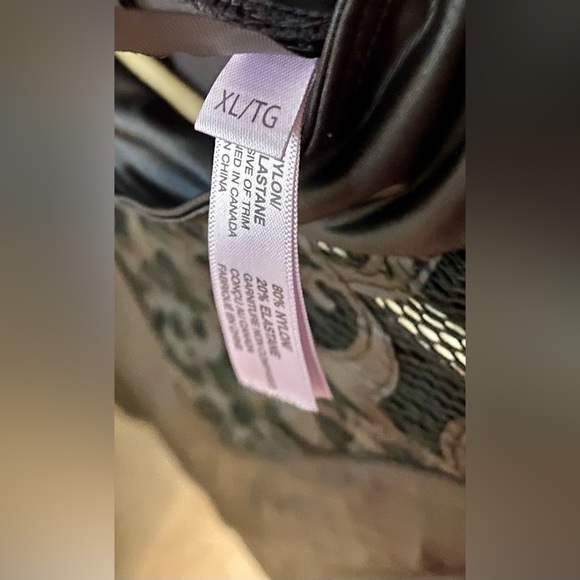 Darque Unisex Dress - Picture 4 of 4